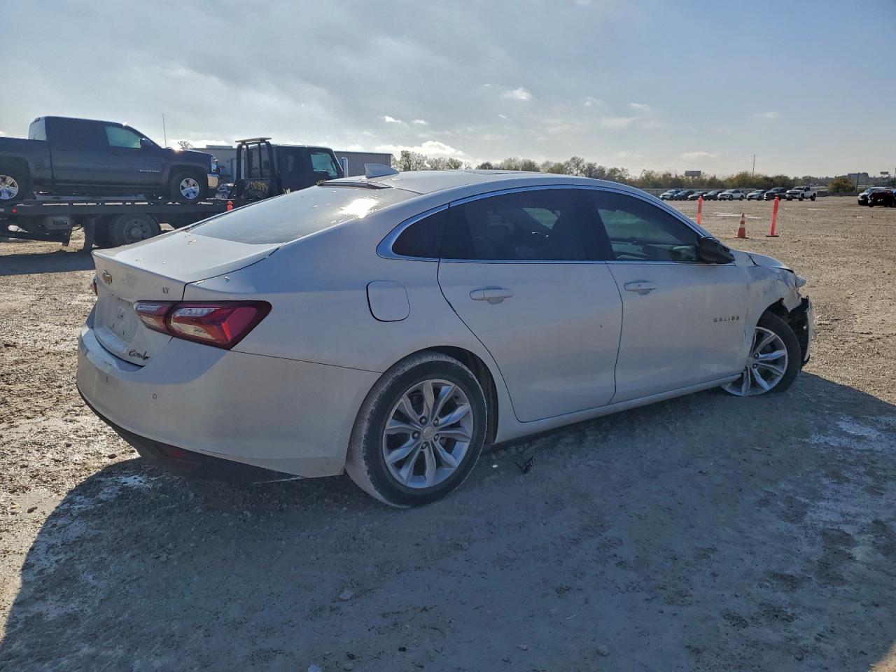 2022 CHEVROLET MALIBU LT photo 3