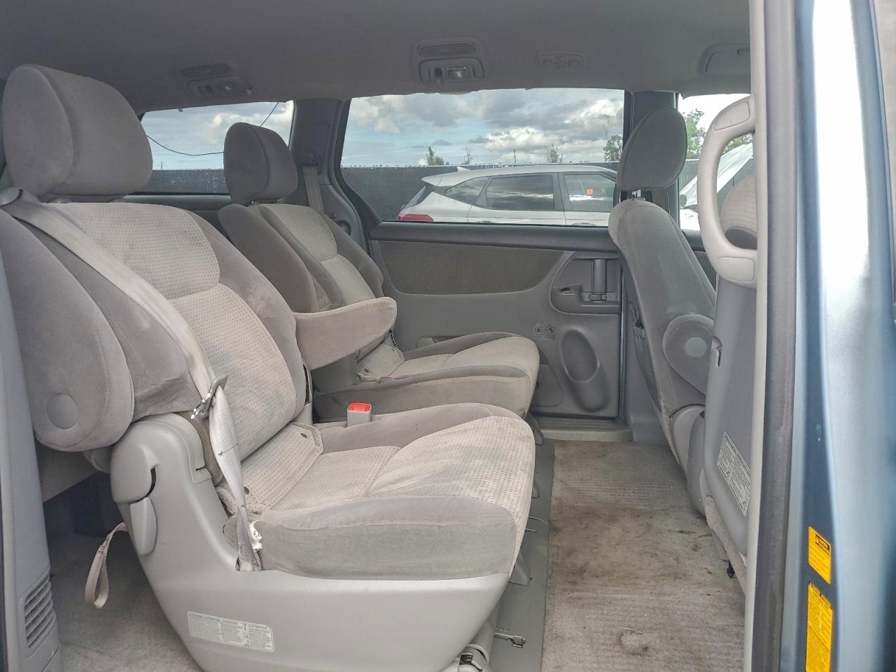 2009 TOYOTA SIENNA CE photo 11