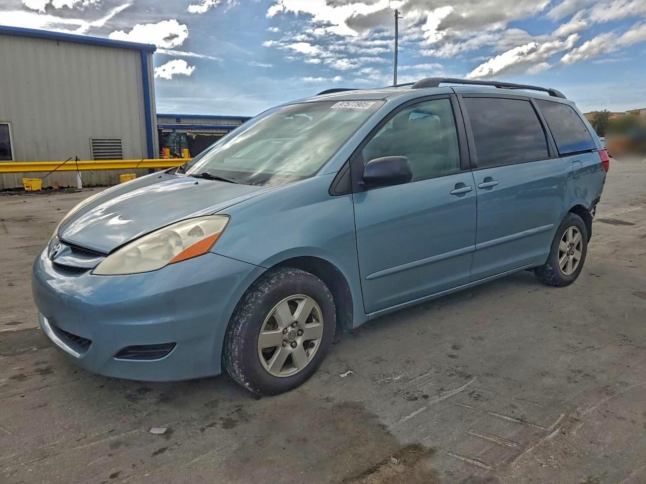 2009 TOYOTA SIENNA