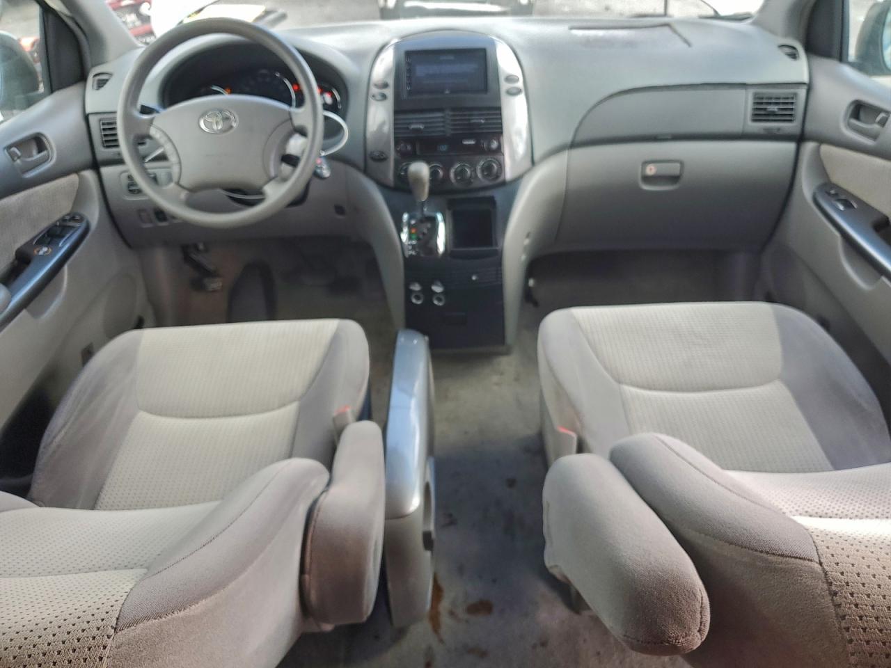 2009 TOYOTA SIENNA CE photo 8