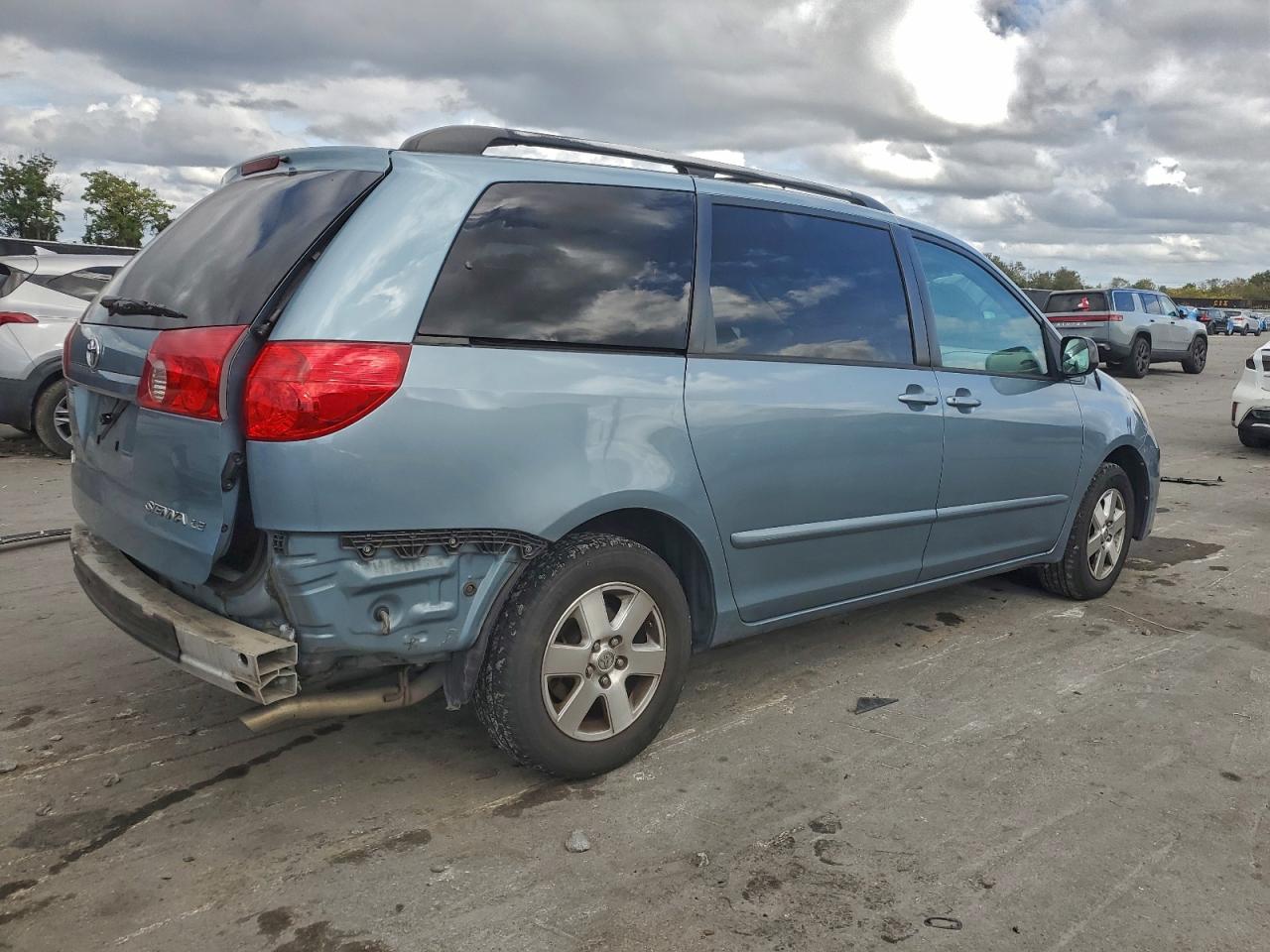 2009 TOYOTA SIENNA CE photo 3