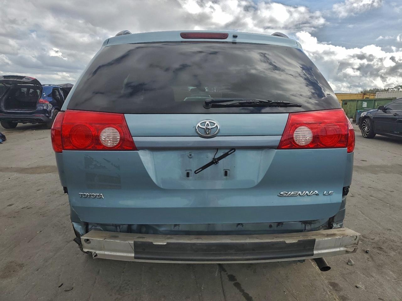 2009 TOYOTA SIENNA CE photo 6