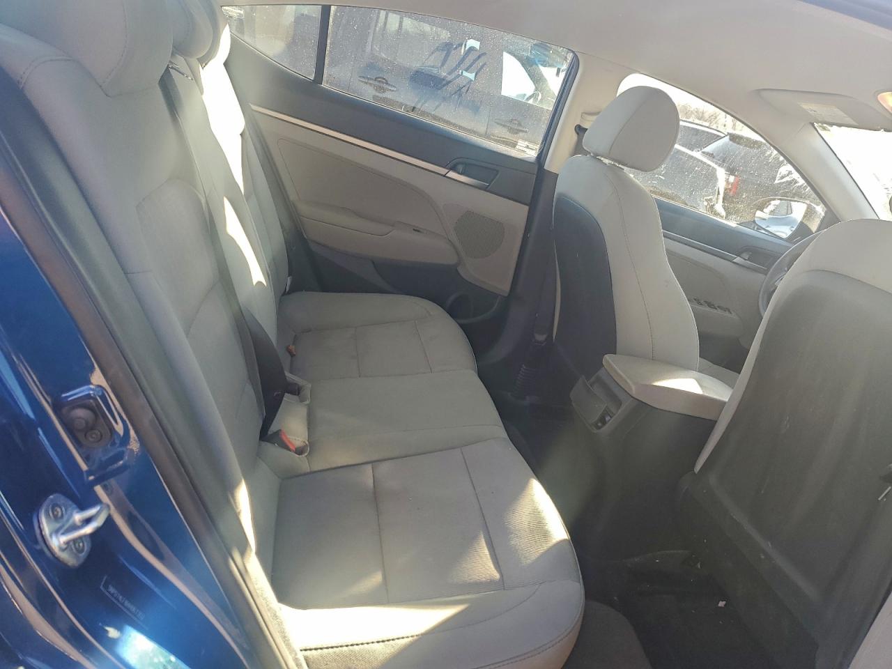 2017 HYUNDAI ELANTRA SE photo 10
