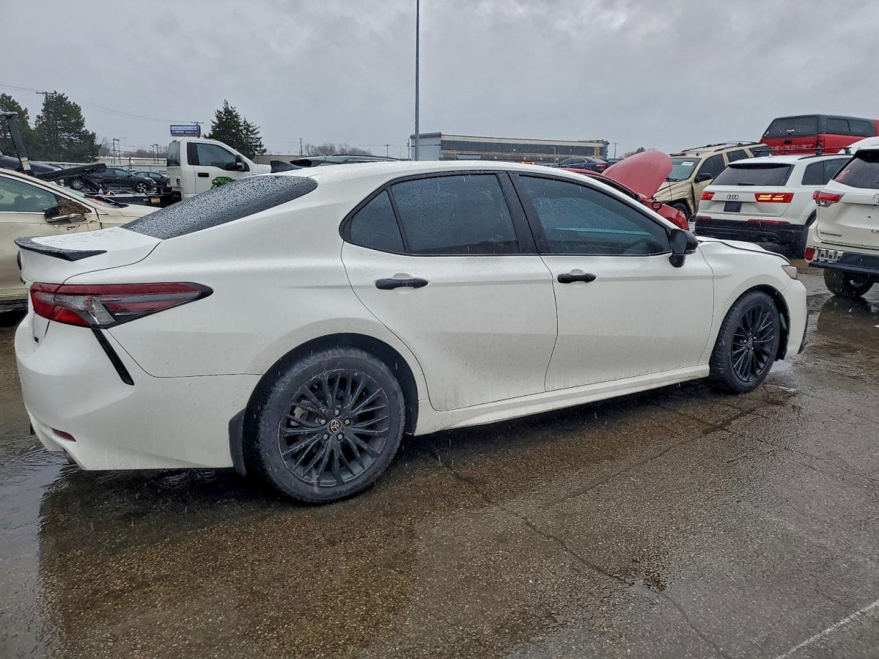 2022 TOYOTA CAMRY SE photo 3