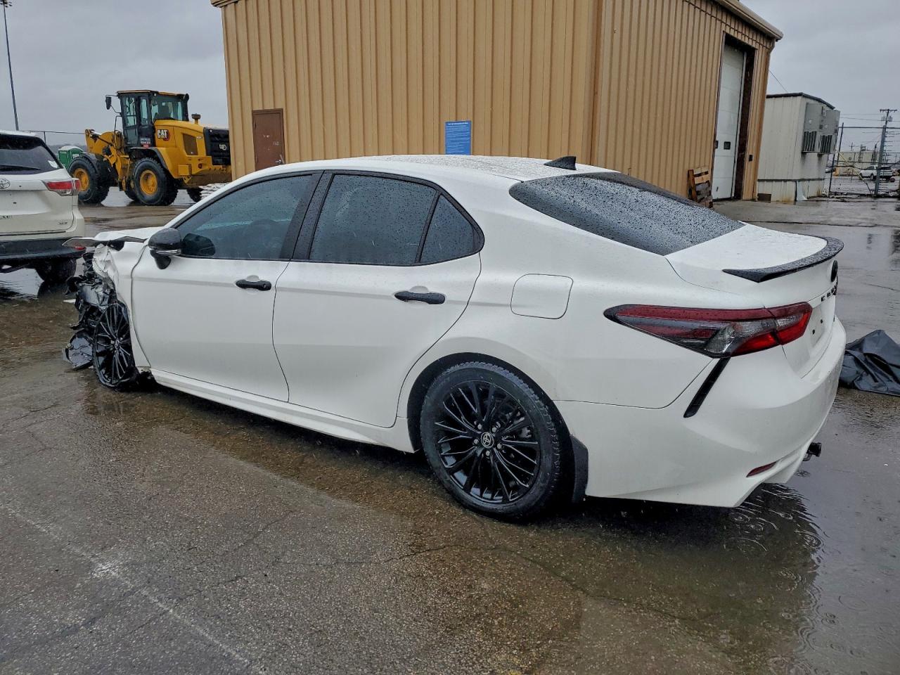 2022 TOYOTA CAMRY SE photo 2