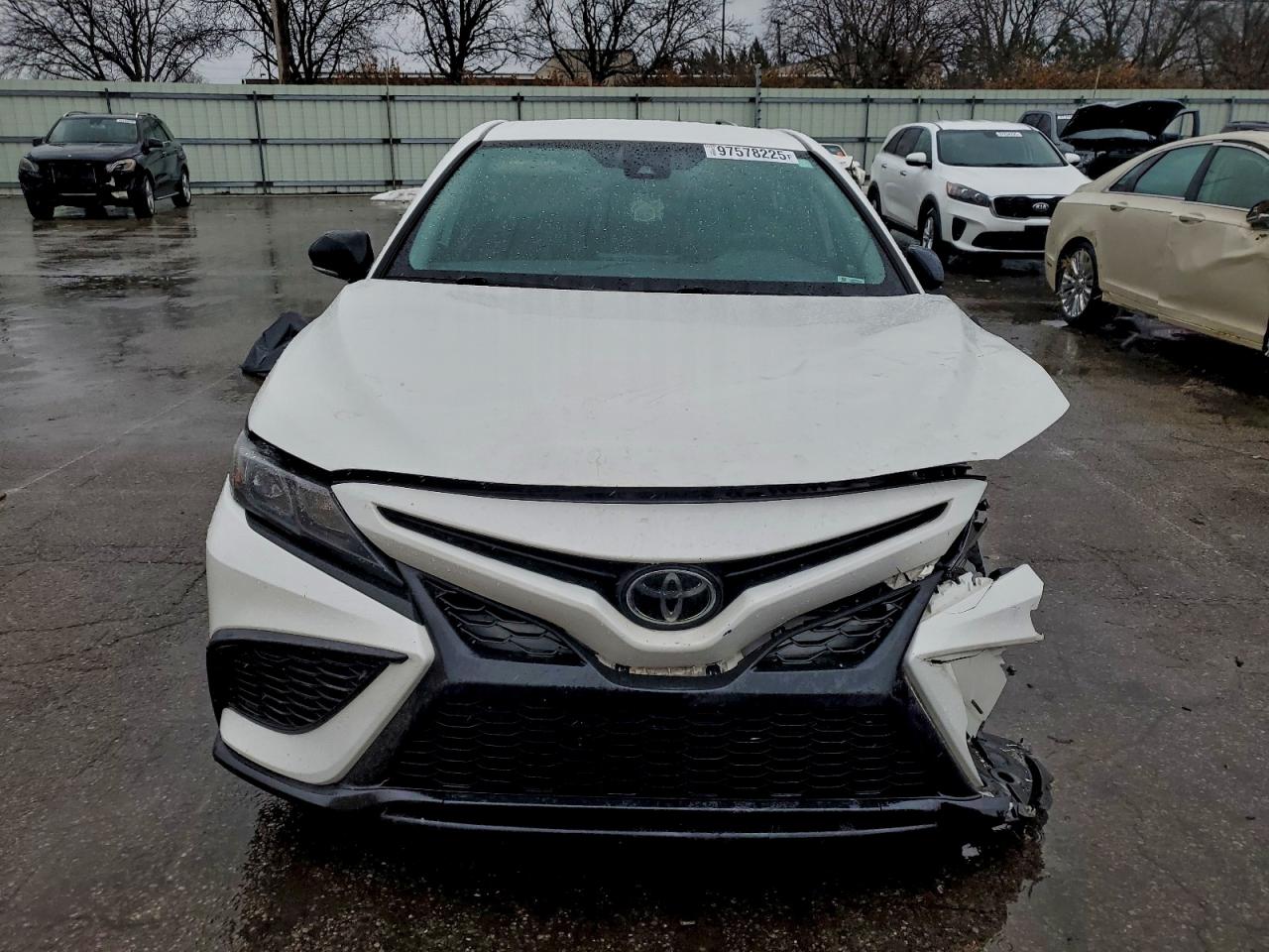 2022 TOYOTA CAMRY SE photo 5