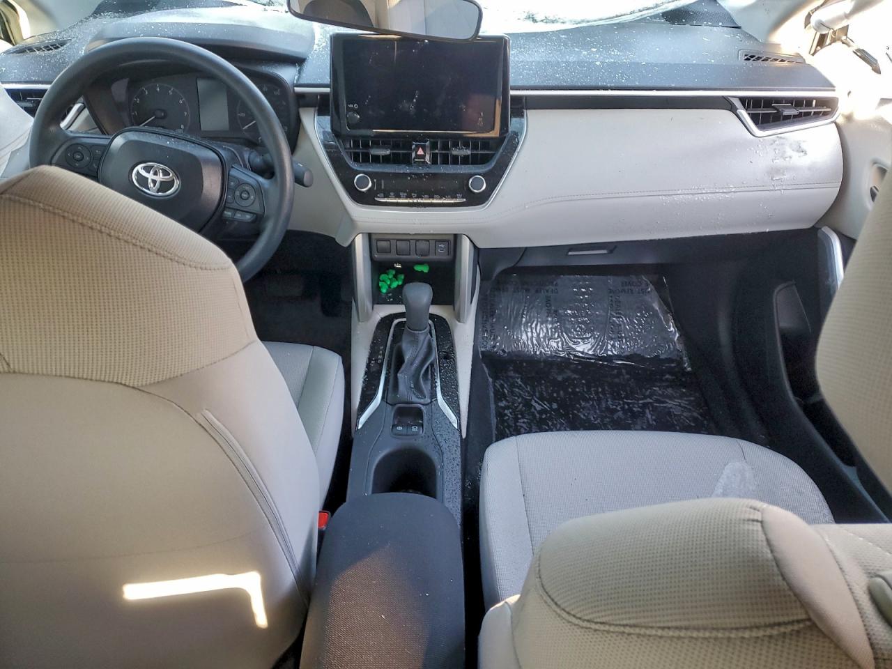 2025 TOYOTA COROLLA CROSS L photo 8