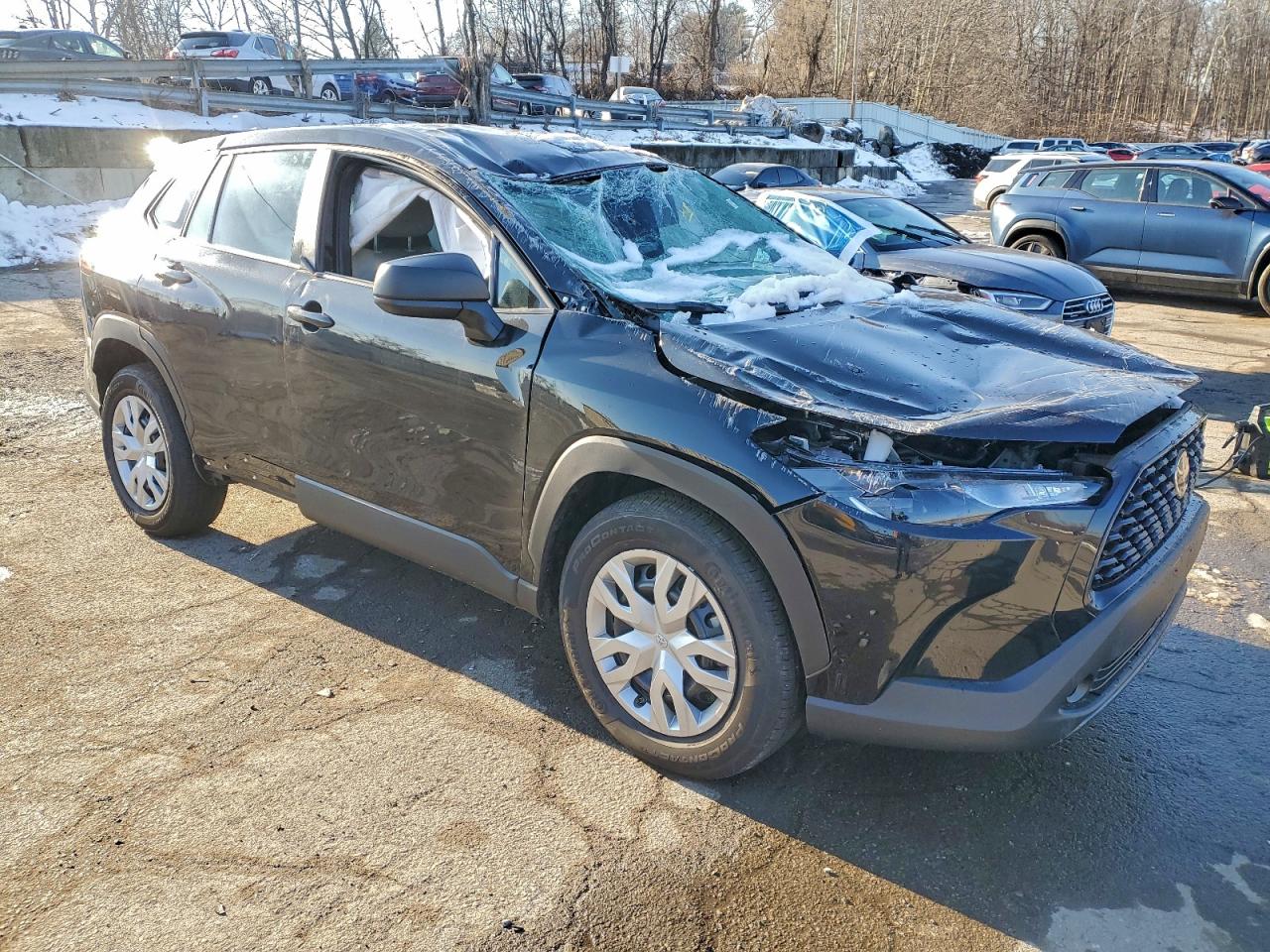 2025 TOYOTA COROLLA CROSS L photo 4