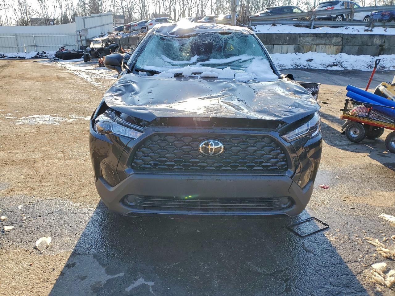 2025 TOYOTA COROLLA CROSS L photo 5