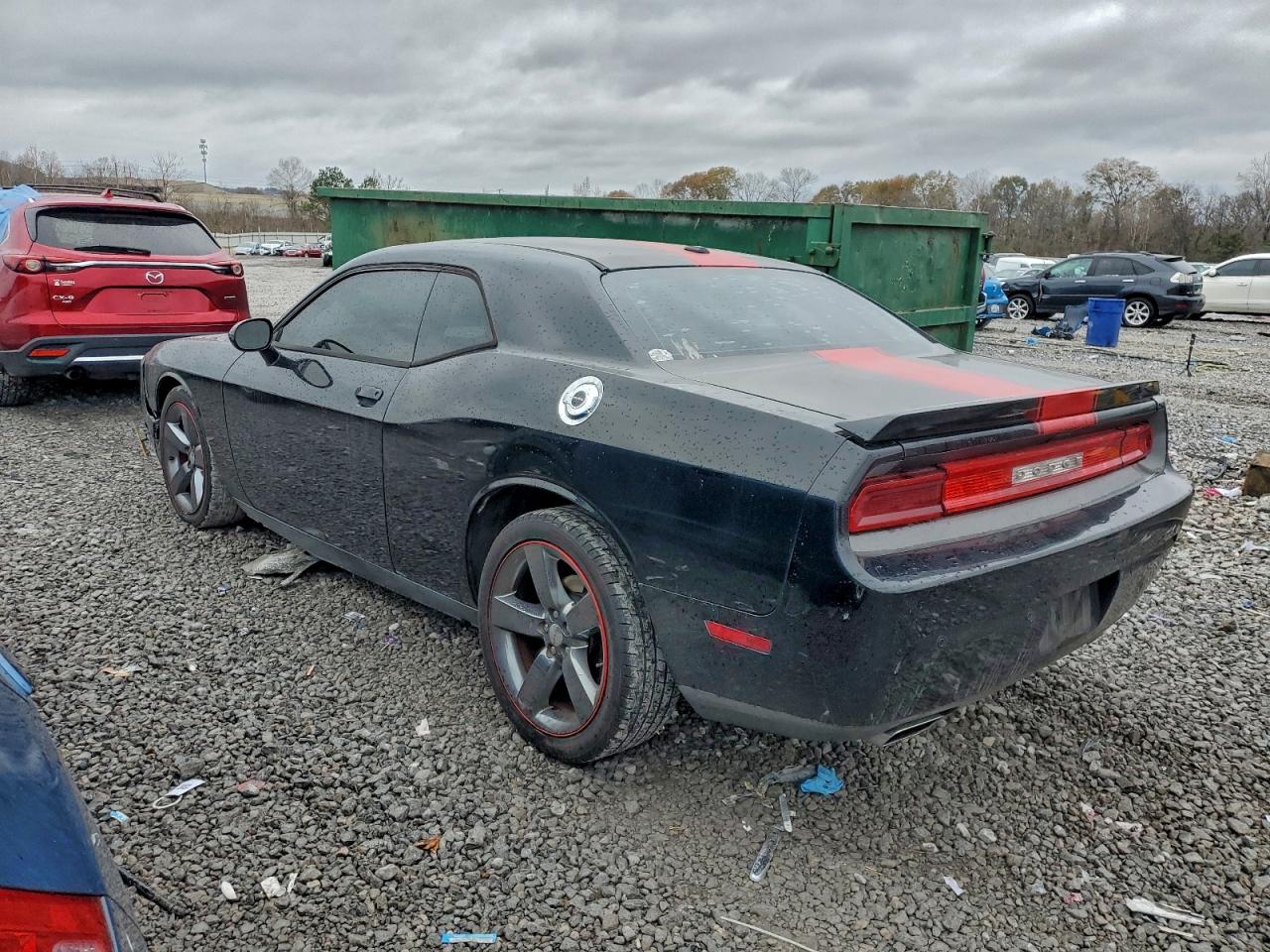 2013 DODGE CHALLENGER SXT photo 2
