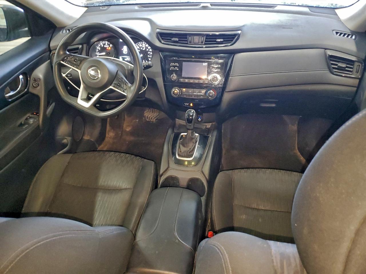 2017 NISSAN ROGUE SV photo 8