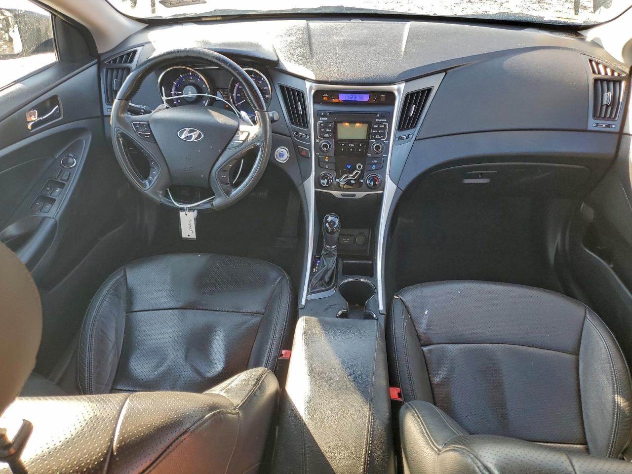 2011 HYUNDAI SONATA SE photo 8