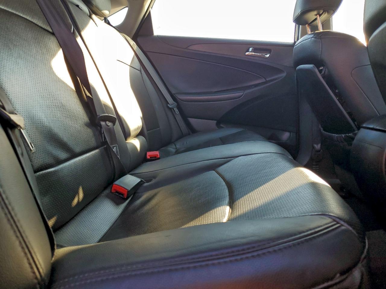 2011 HYUNDAI SONATA SE photo 10
