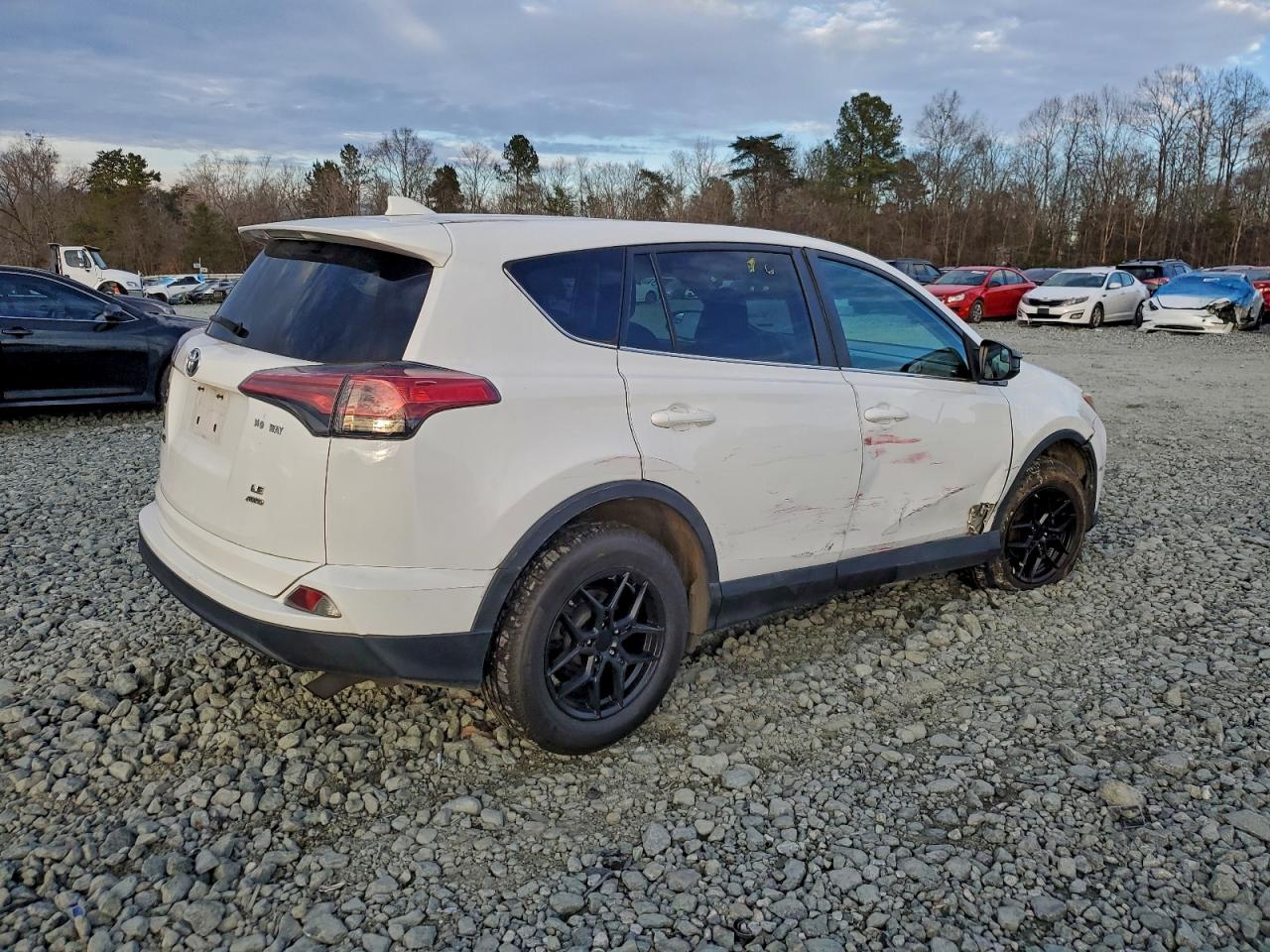2017 TOYOTA RAV4 LE photo 3