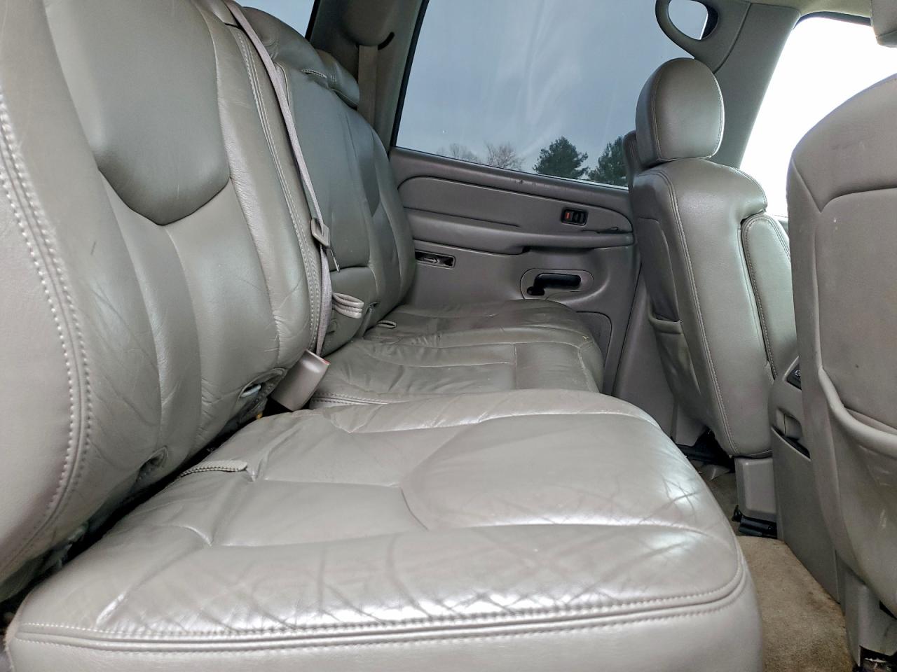 2004 CHEVROLET SUBURBAN K1500 photo 11