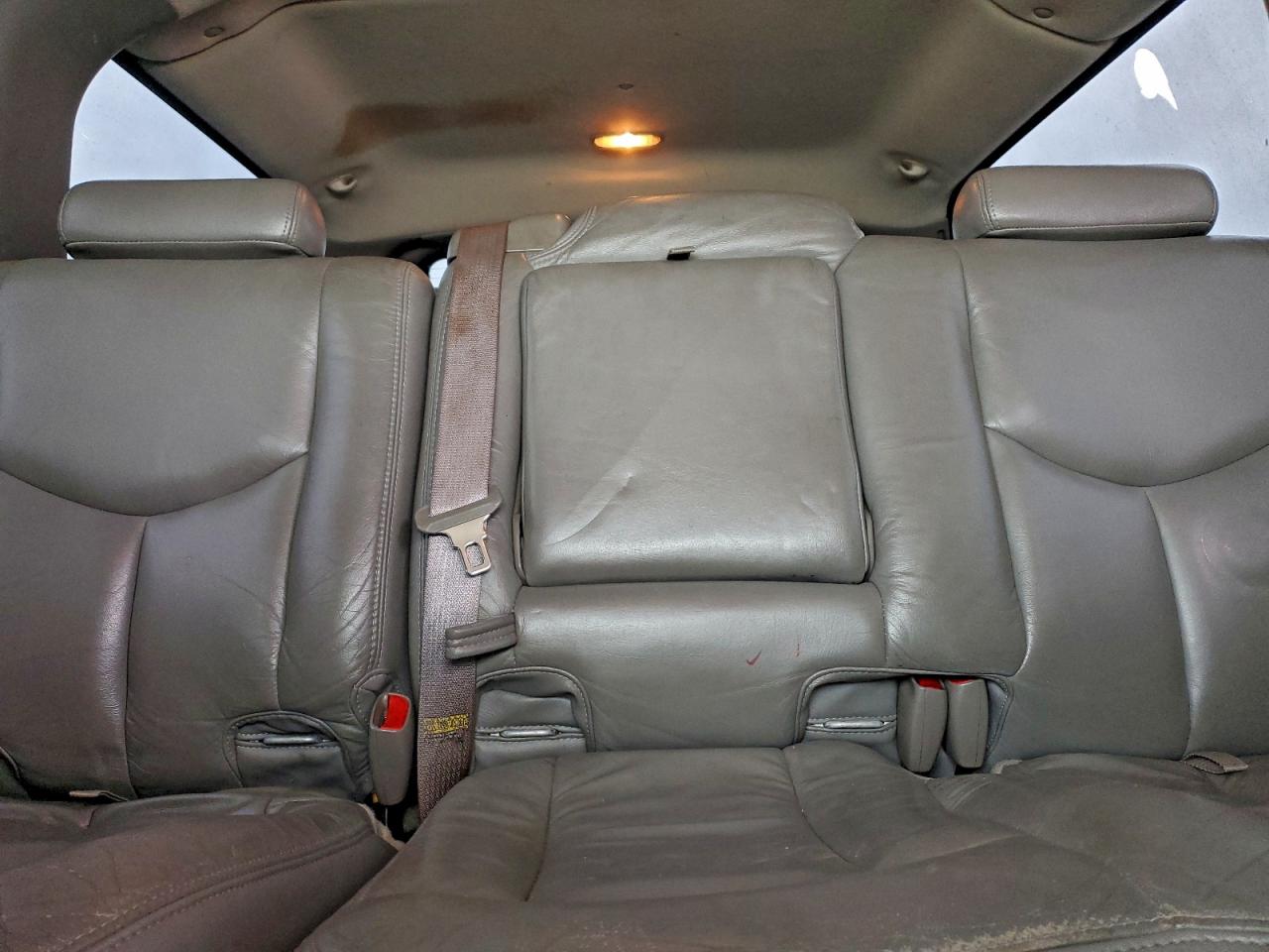 2004 CHEVROLET SUBURBAN K1500 photo 10