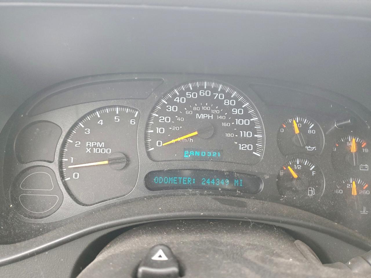 2004 CHEVROLET SUBURBAN K1500 photo 9
