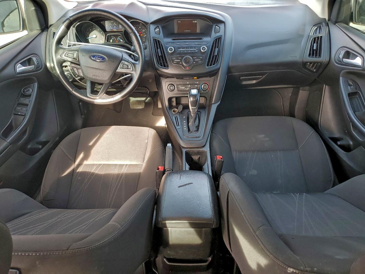 2015 FORD FOCUS SE photo 8