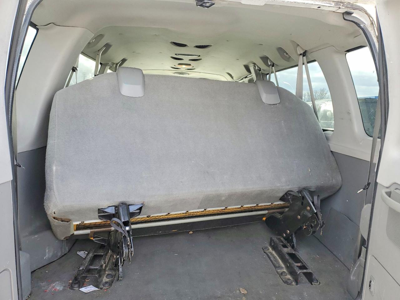 2010 FORD ECONOLINE E350 SUPER DUTY WAGON photo 10
