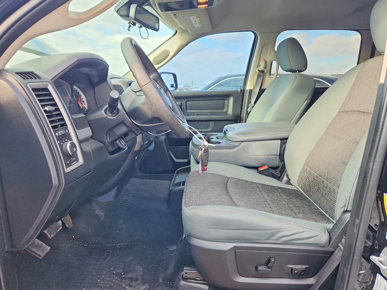 2014 RAM 1500 ST photo 7