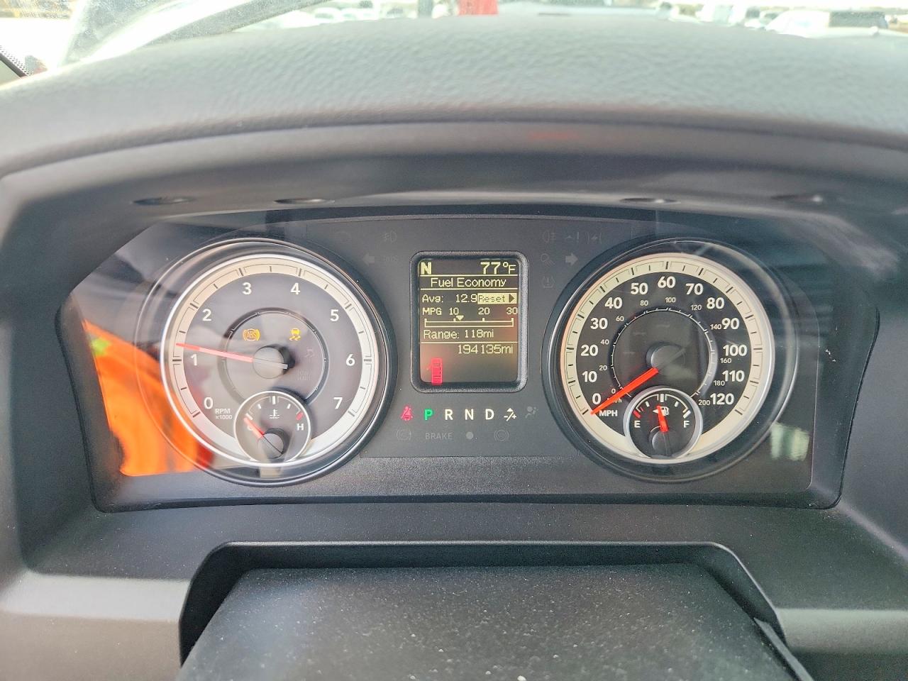 2014 RAM 1500 ST photo 9