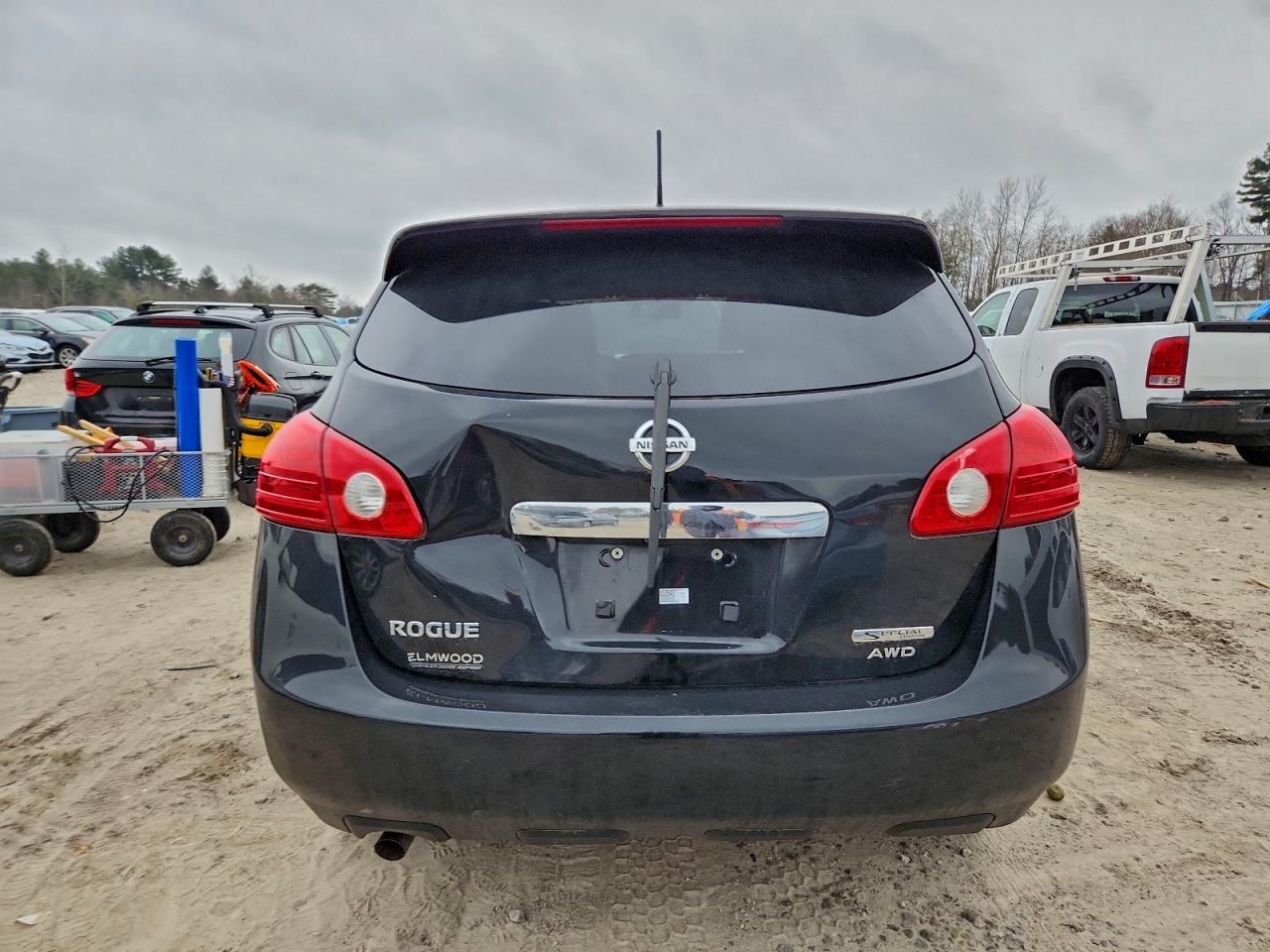 2013 NISSAN ROGUE S photo 6