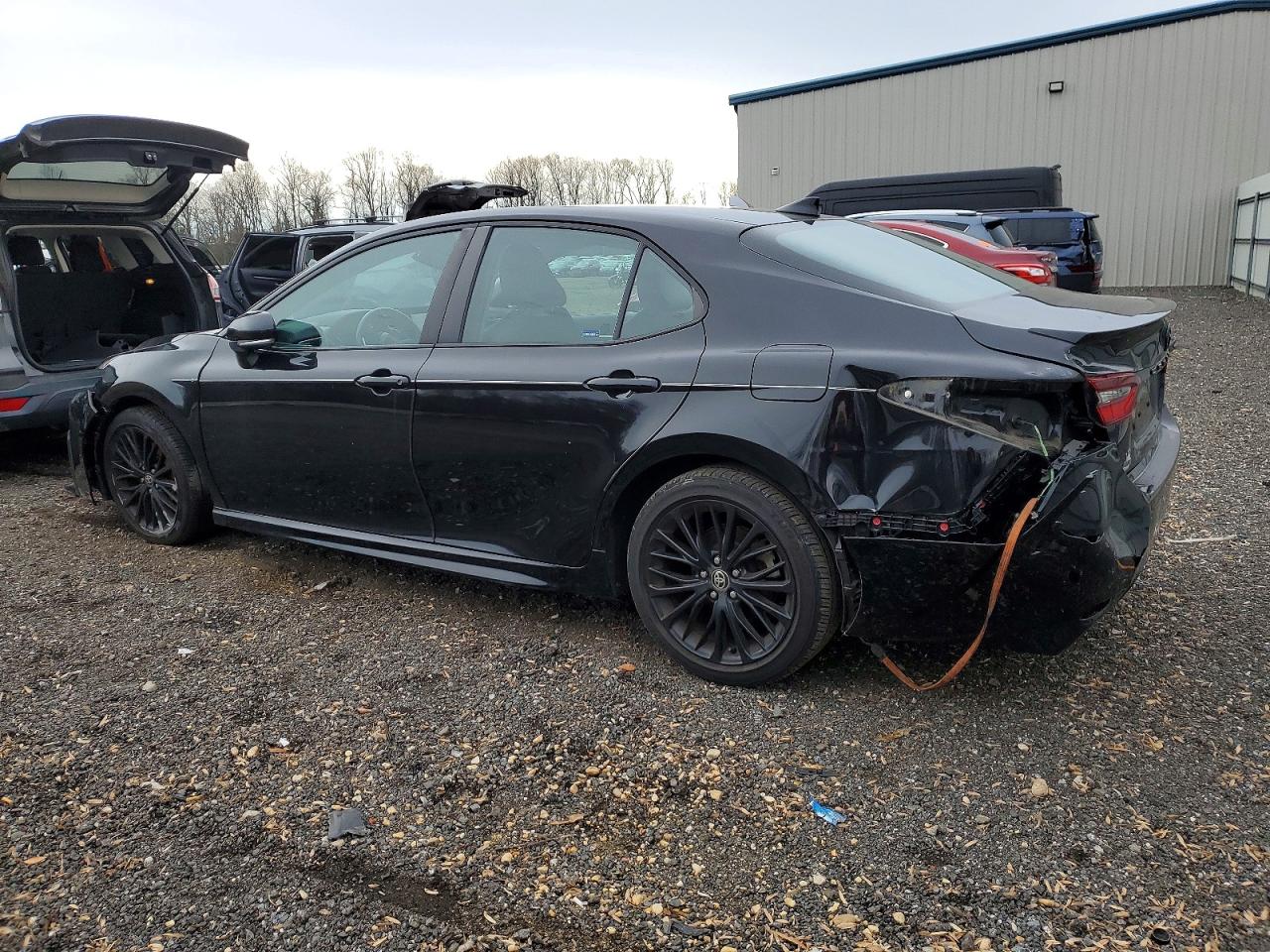 2021 TOYOTA CAMRY SE photo 2