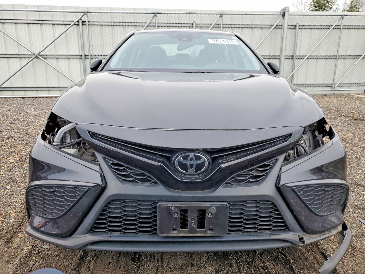 2021 TOYOTA CAMRY SE photo 5