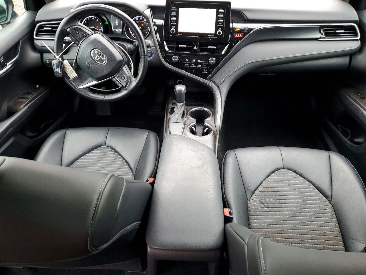 2021 TOYOTA CAMRY SE photo 8