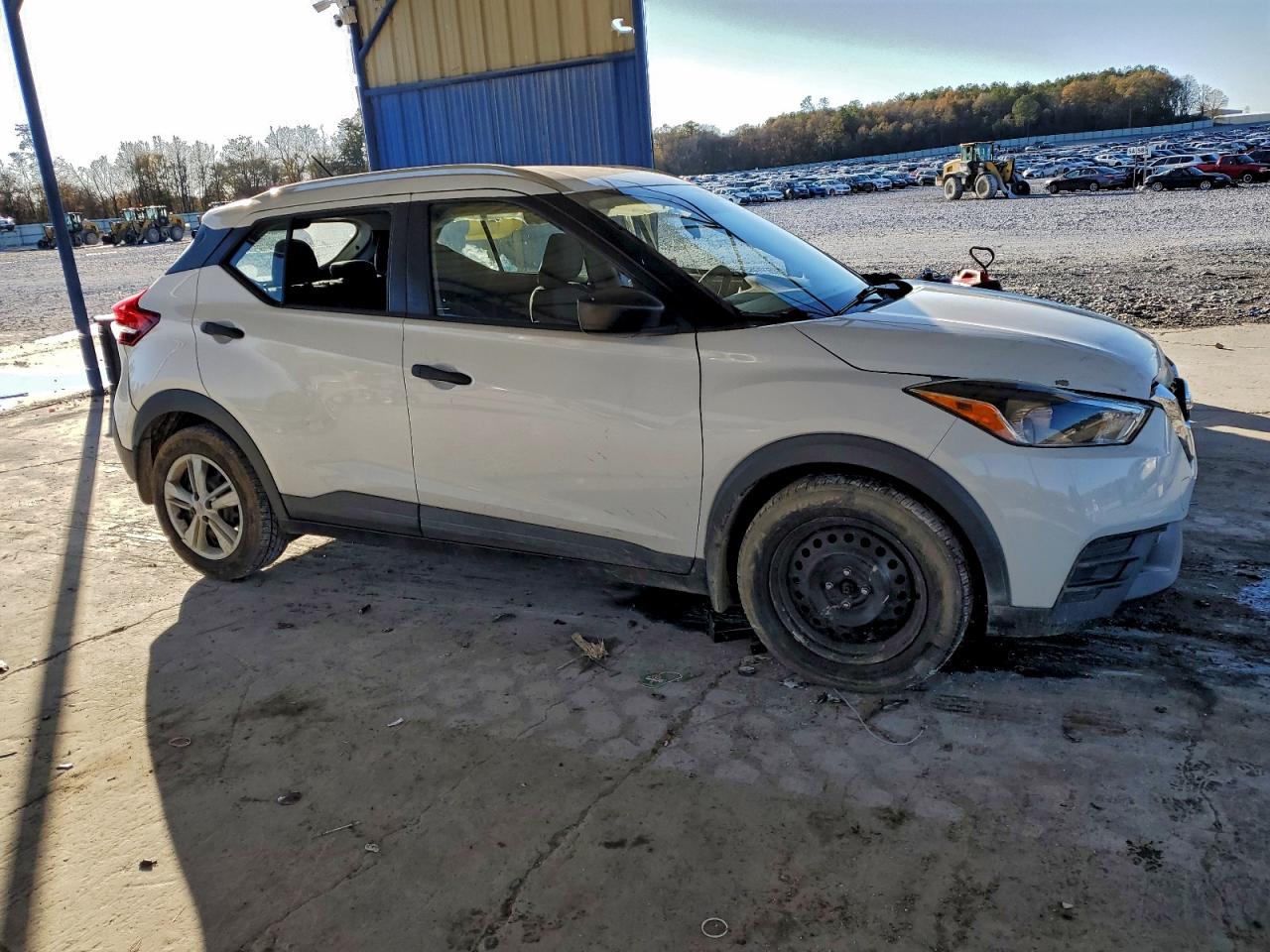 2018 NISSAN KICKS S photo 4