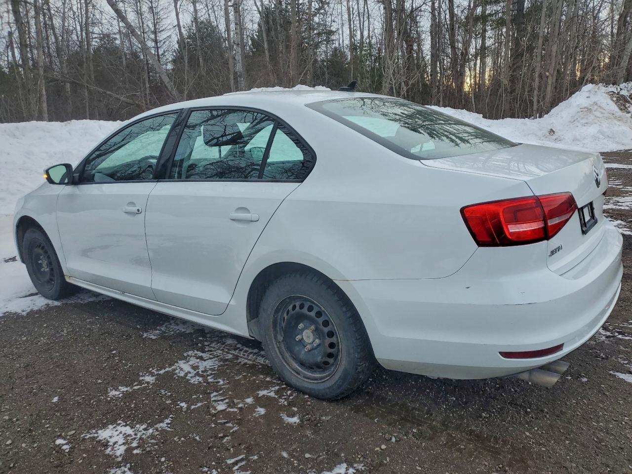 2015 VOLKSWAGEN JETTA BASE photo 2