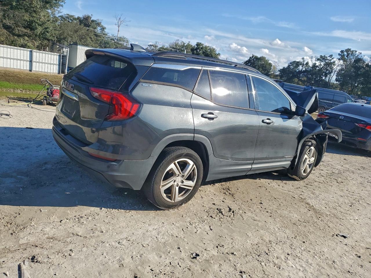 2018 GMC TERRAIN SLE photo 5