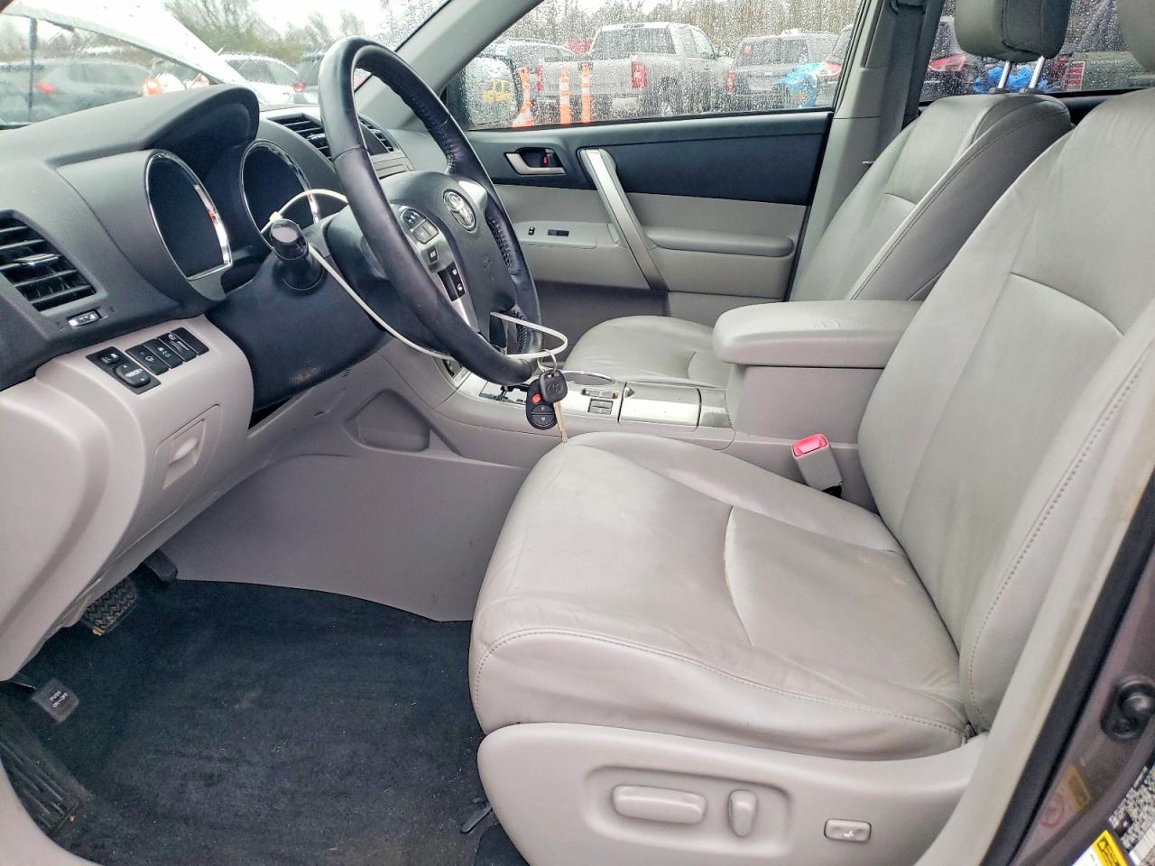 2011 TOYOTA HIGHLANDER HYBRID photo 13