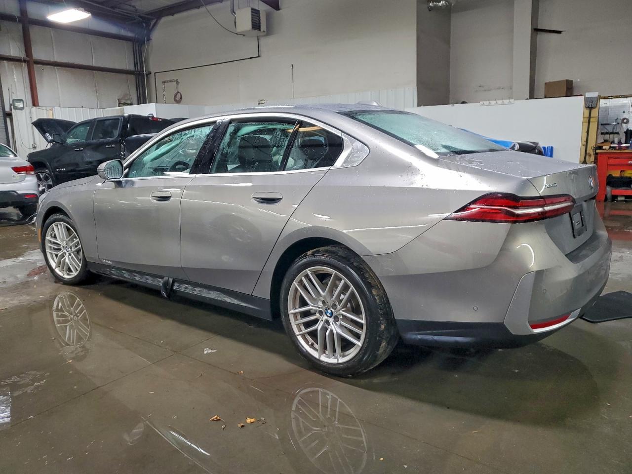 2025 BMW 530 XI photo 3