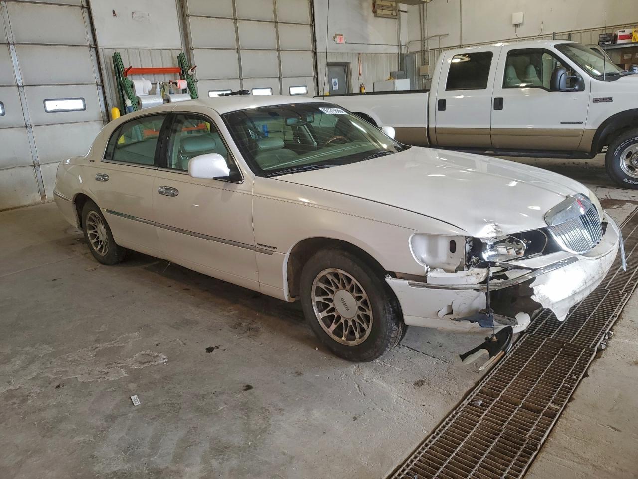 2001 LINCOLN TOWN CAR SIGNATURE photo 4