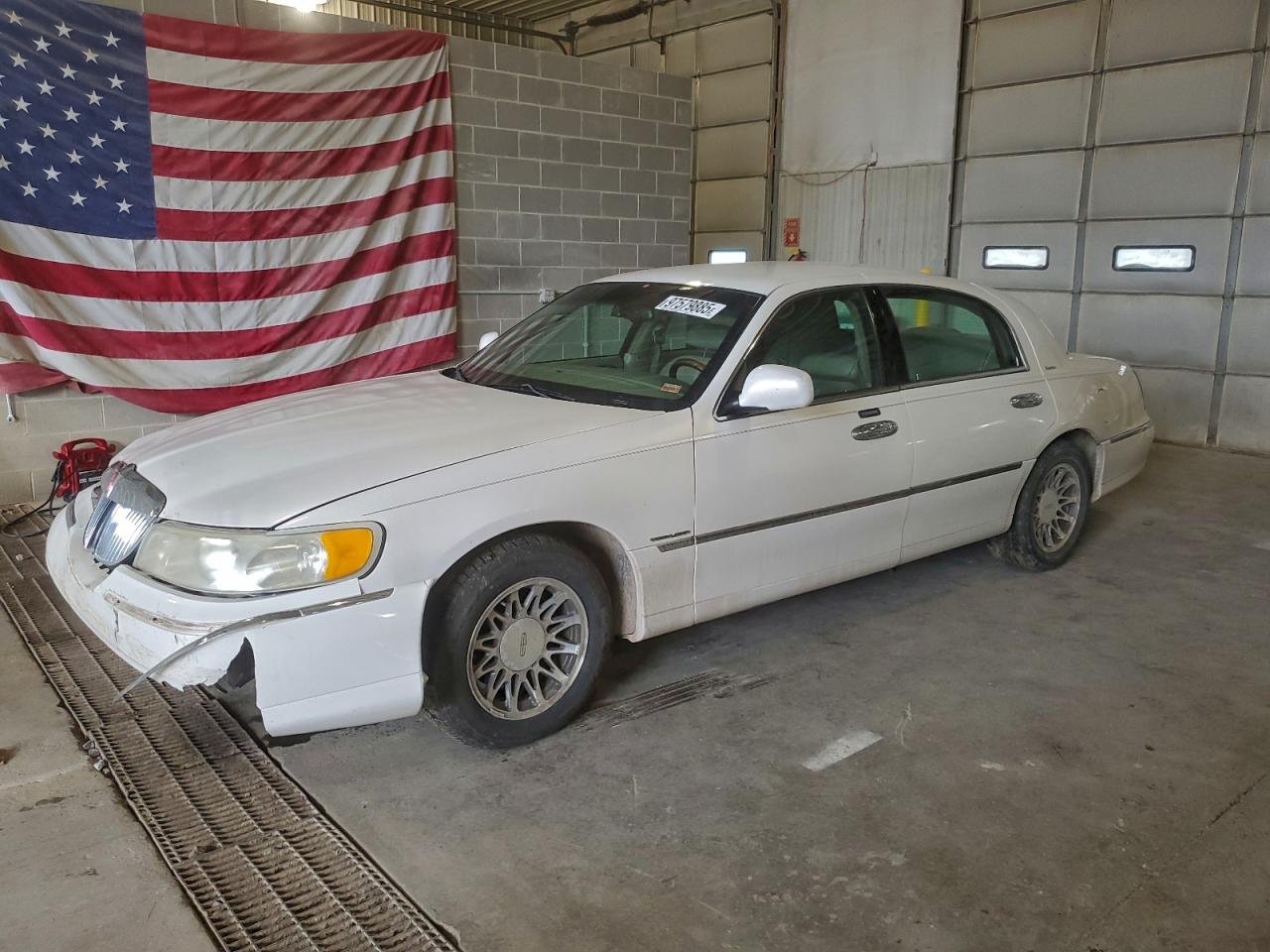 2001 LINCOLN TOWN CAR