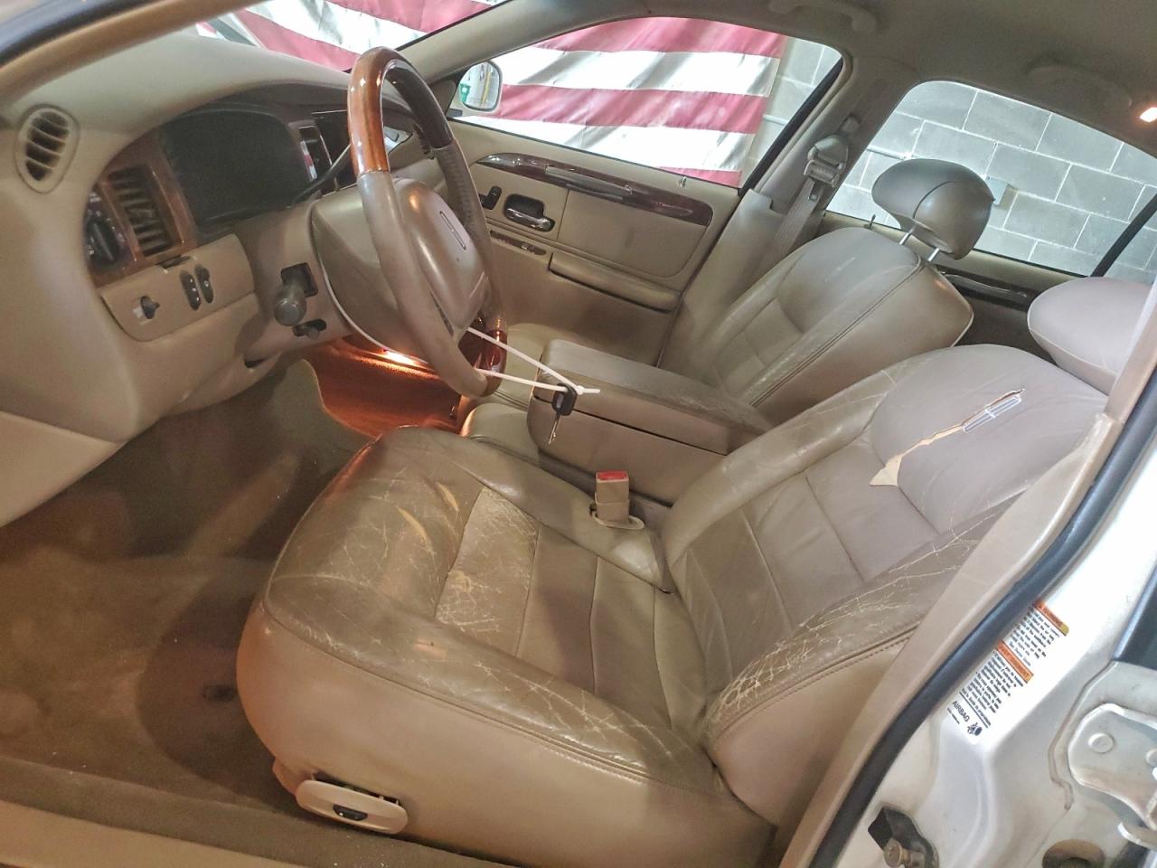 2001 LINCOLN TOWN CAR SIGNATURE photo 7