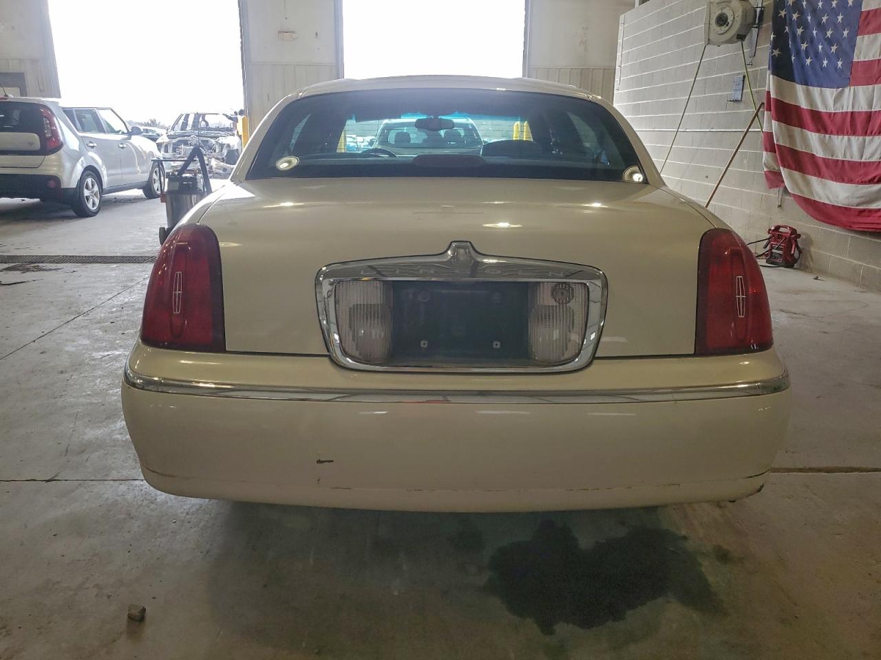 2001 LINCOLN TOWN CAR SIGNATURE photo 6