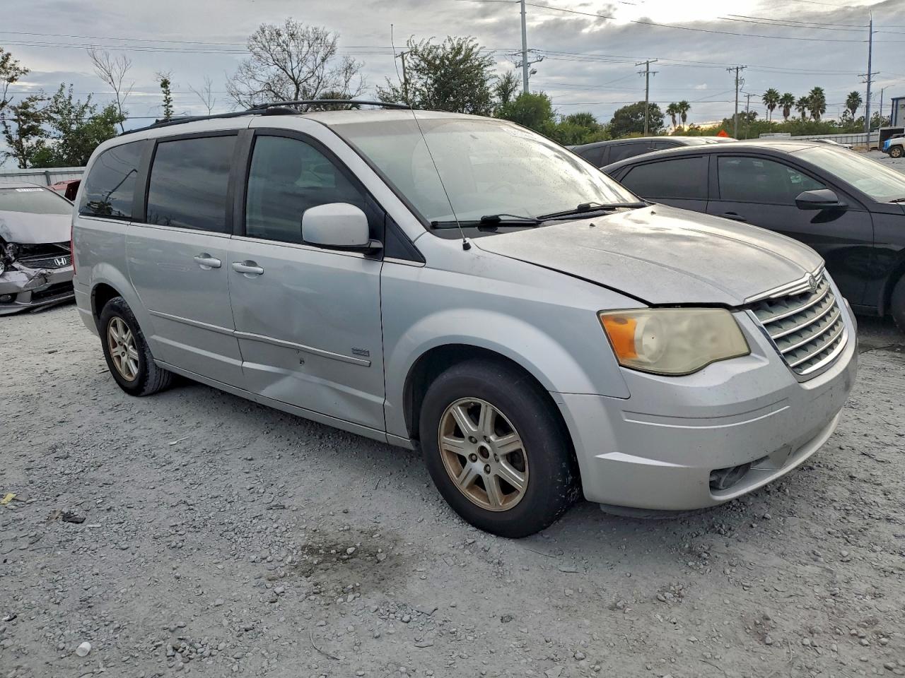 2008 CHRYSLER TOWN & COUNTRY TOURING photo 4