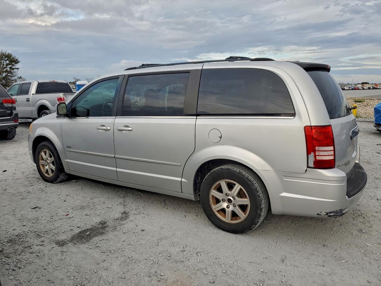 2008 CHRYSLER TOWN & COUNTRY TOURING photo 2