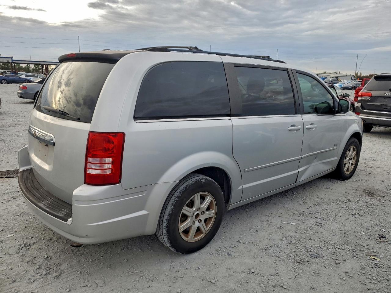 2008 CHRYSLER TOWN & COUNTRY TOURING photo 3