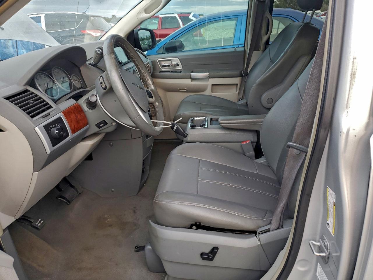 2008 CHRYSLER TOWN & COUNTRY TOURING photo 7