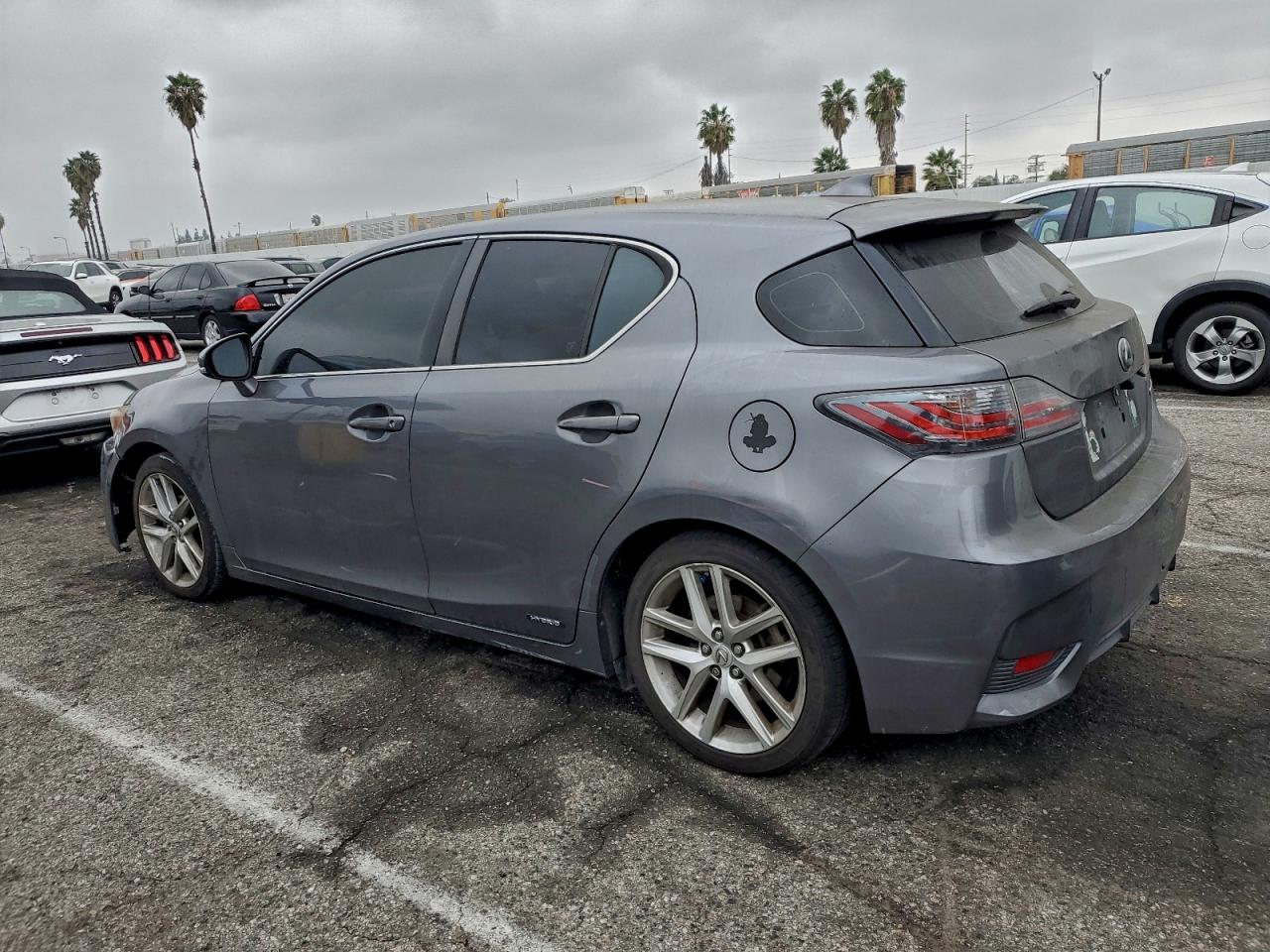 2015 LEXUS CT 200 photo 2