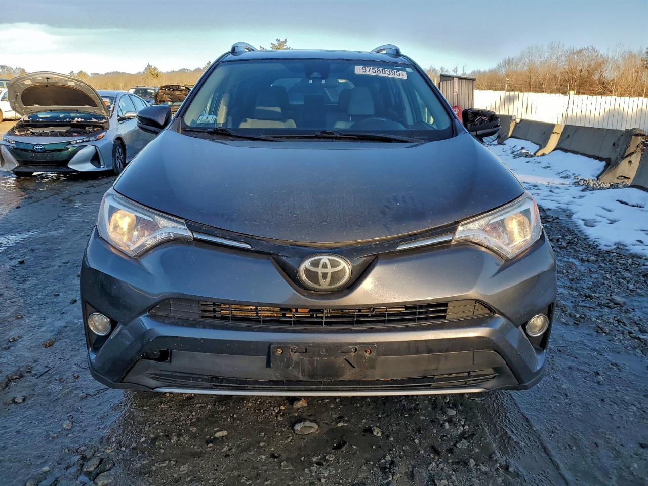 2017 TOYOTA RAV4 XLE photo 5