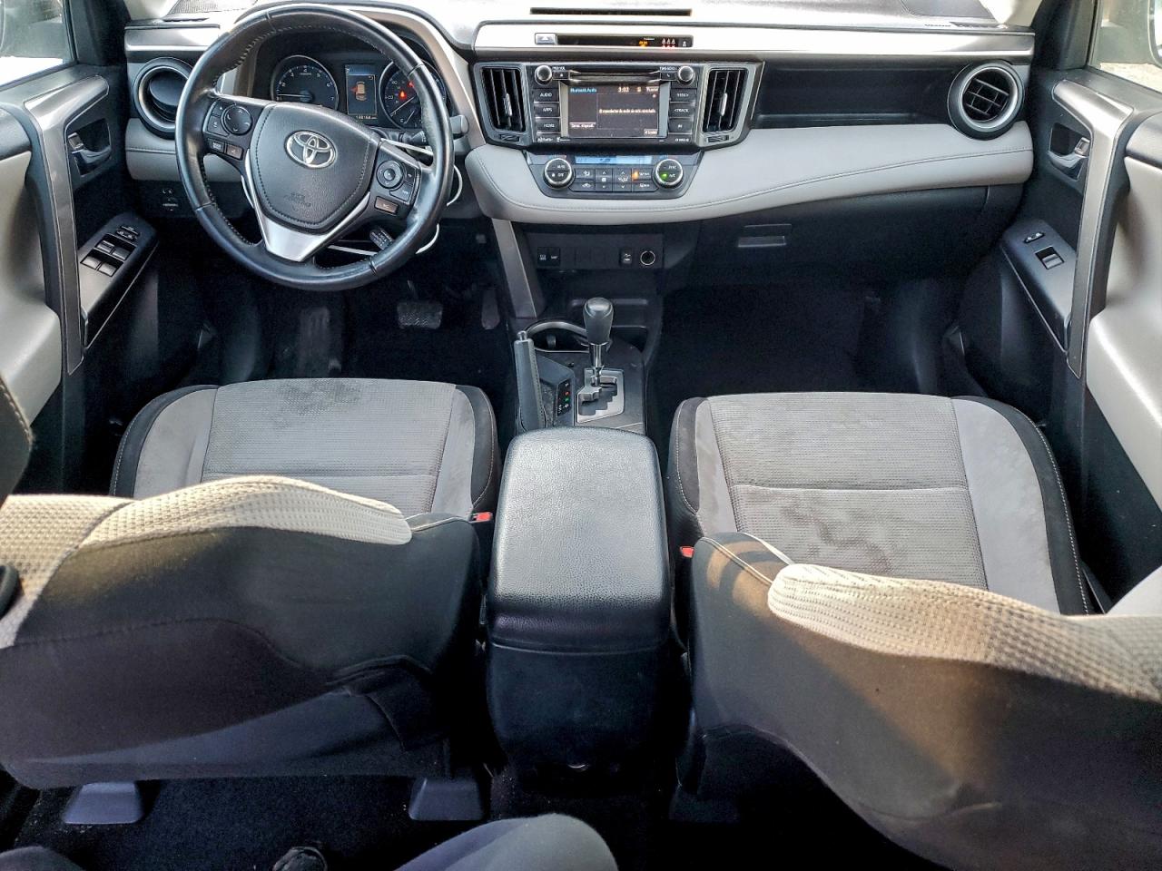 2017 TOYOTA RAV4 XLE photo 8