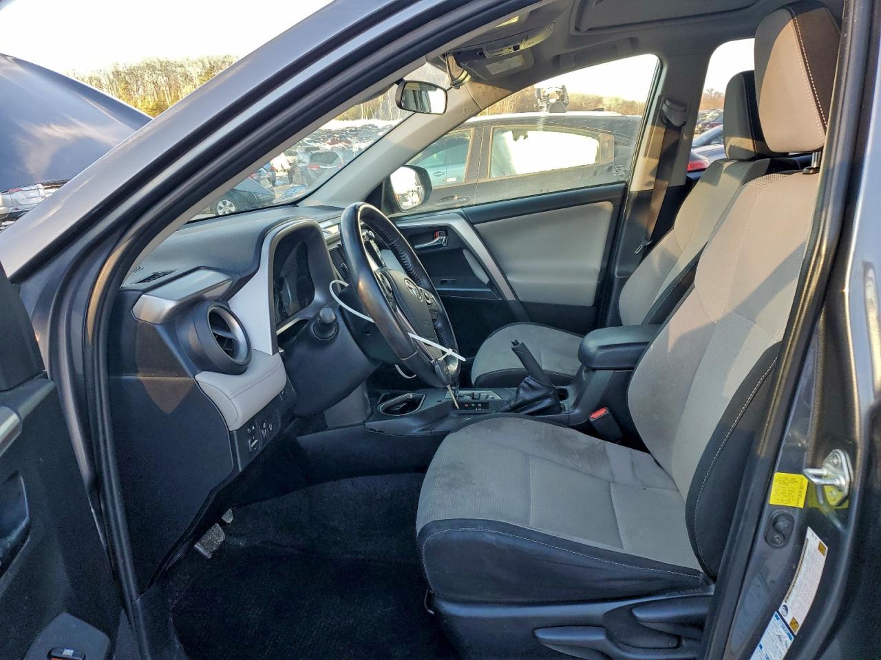2017 TOYOTA RAV4 XLE photo 7