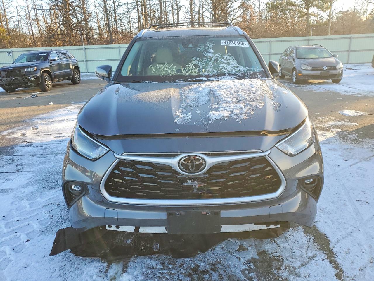 2021 TOYOTA HIGHLANDER XLE photo 5