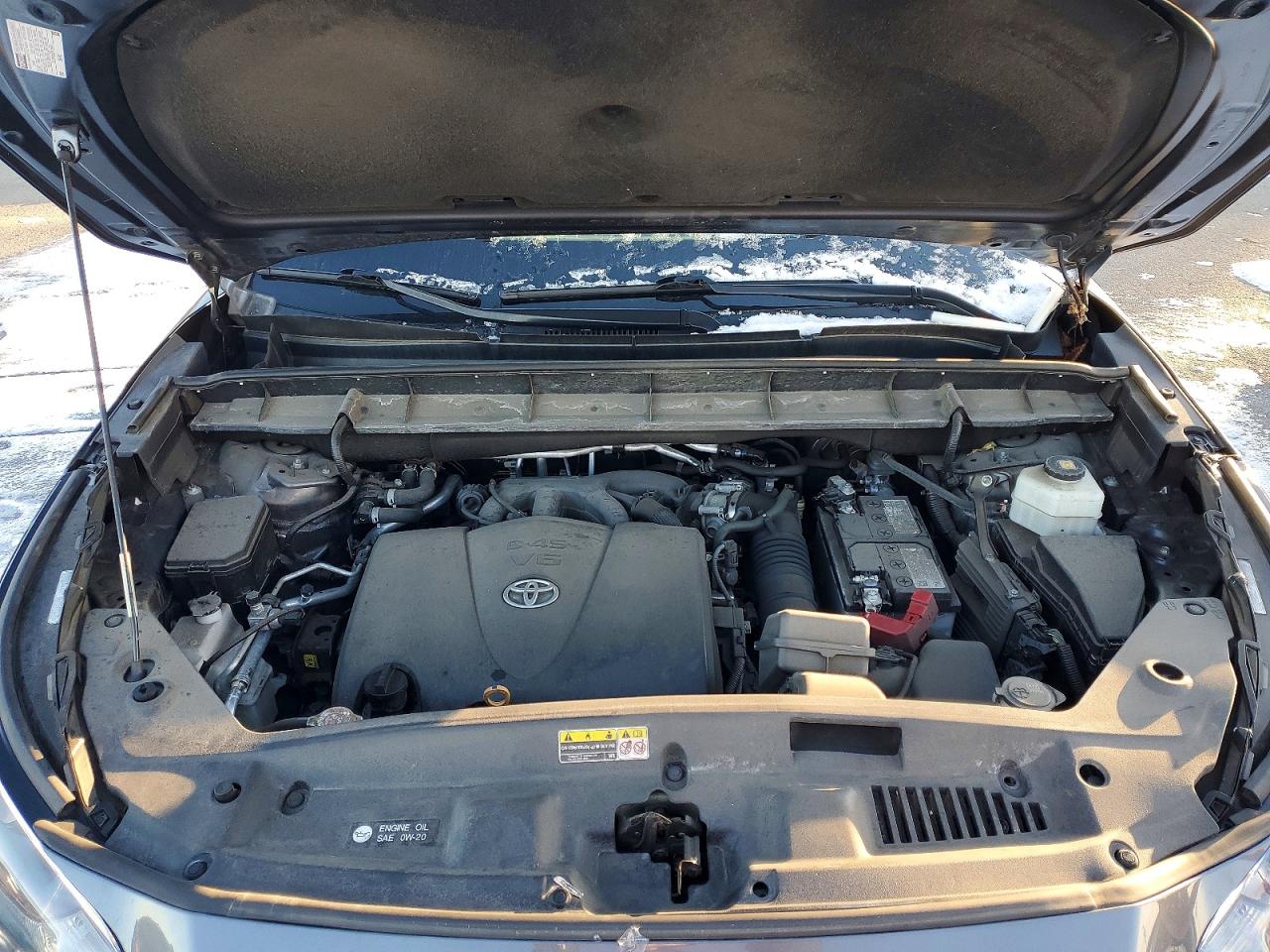 2021 TOYOTA HIGHLANDER XLE photo 12