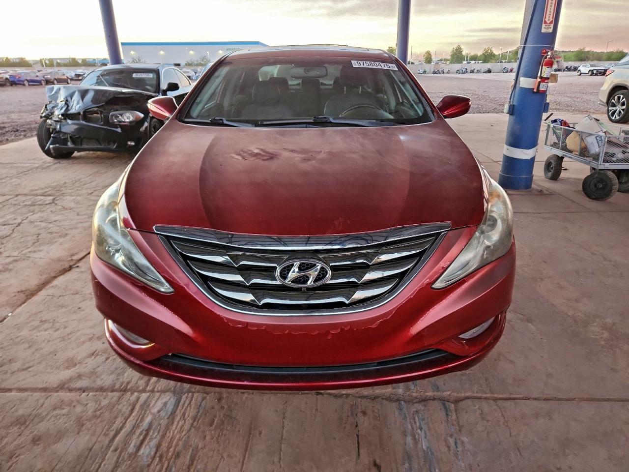 2011 HYUNDAI SONATA SE photo 5