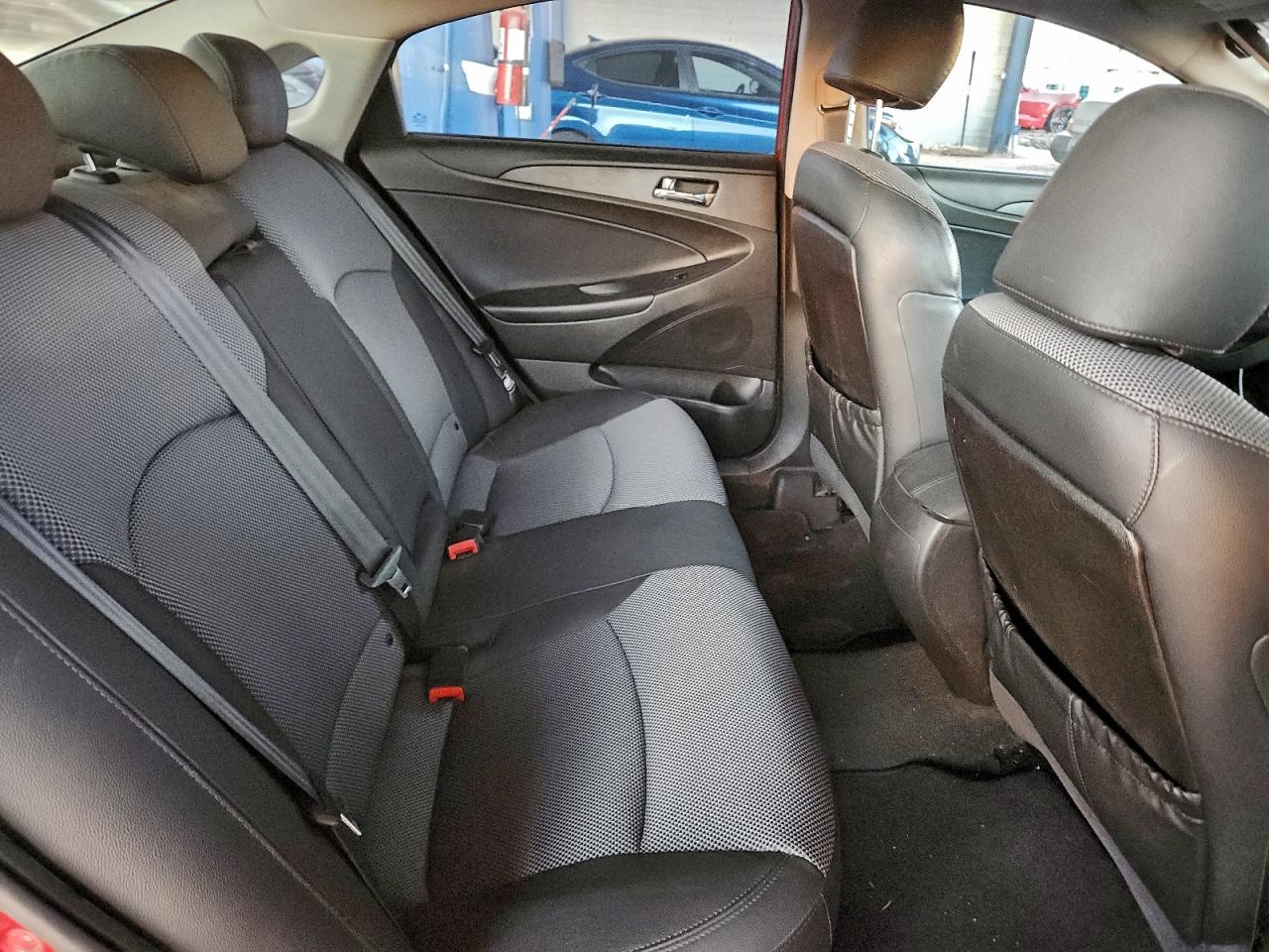 2011 HYUNDAI SONATA SE photo 10